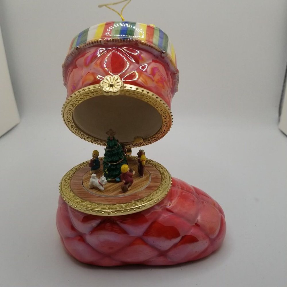 Mr. Christmas Holiday Porcelain Music Box Stocking Musical 12 days of Christmas - Picture 2 of 11
